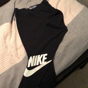 Nike leggings Size Medium Cropped